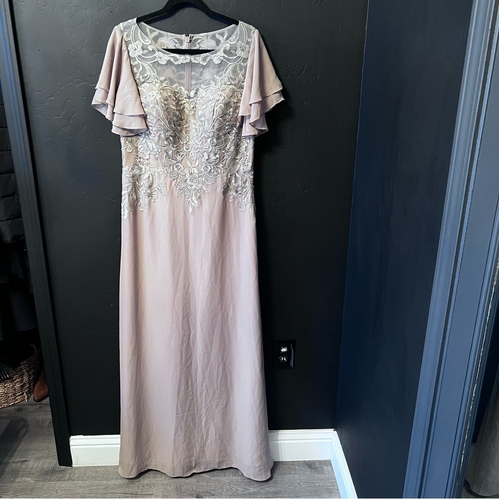 JJ’S House  women’s Maxi dress Size: 12 Color:Taupe NWT